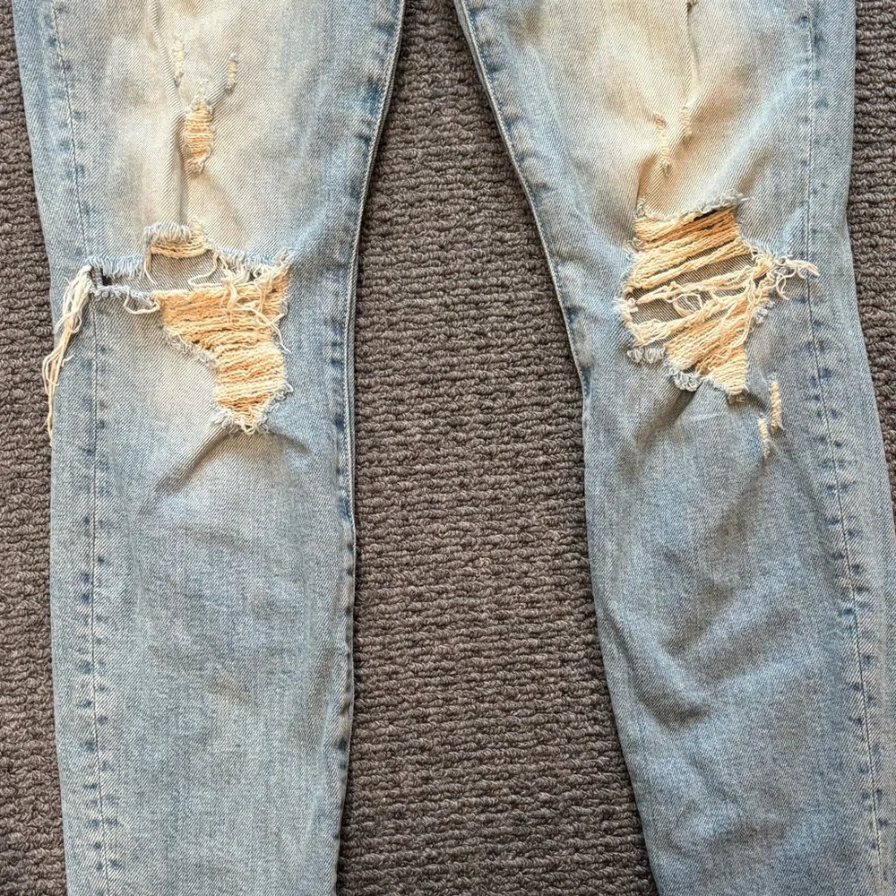 MOTHER Super Stunner Ankle Jeans Size 27 Say Amen Again Distressed Light Wash - Picture 10 of 14